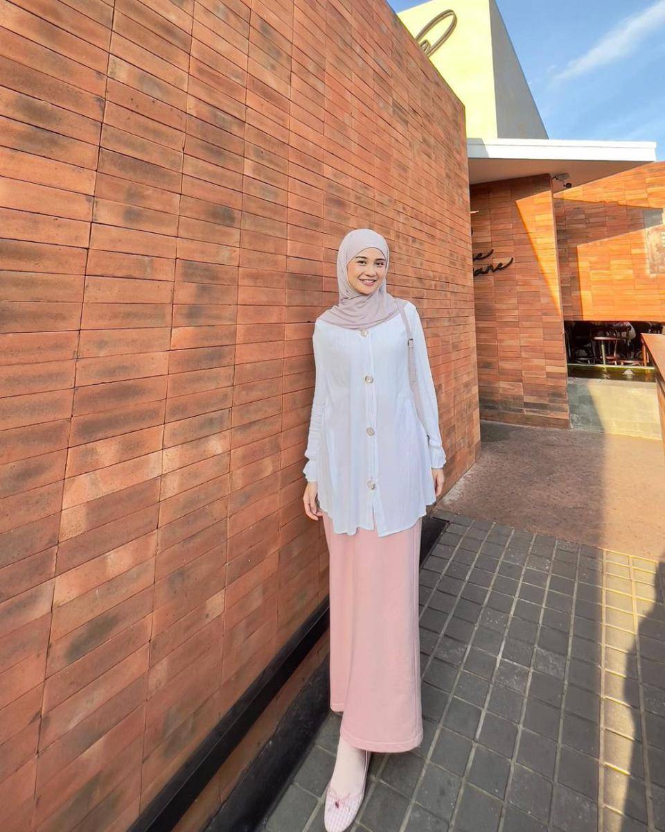Outfit bernuansa pink ala Amelia Andani (instagram.com/ameliandanii)