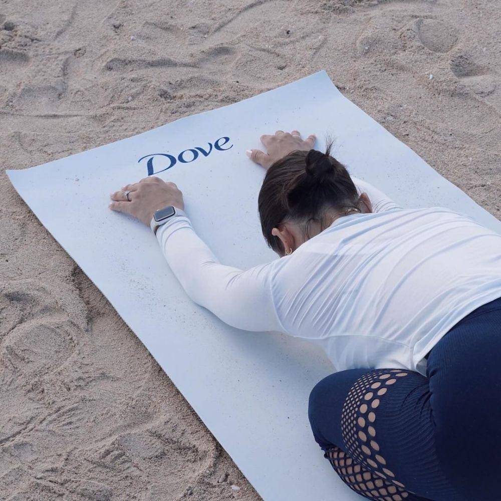 potret Jennifer Bachdim dan Dian Sastro yoga bareng (instagram.com/jenniferbachdim)