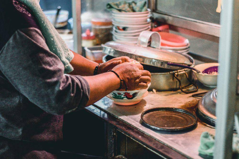 Ilustrasi Pedagang Bubur Ayam. Unsplash/Misbahul Aulia