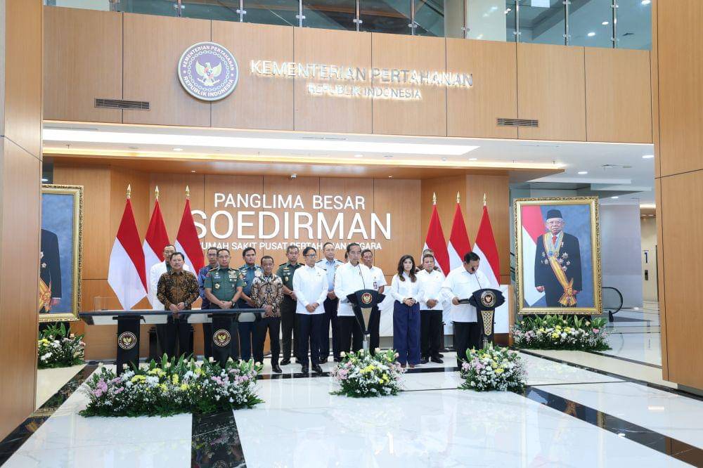 Menhan, Prabowo Subianto mendampingi Presiden Joko Widodo meresmikan Rumah Sakit Pusat Pertahanan Negara (RSPPN) Panglima Besar Soedirman dan 25 RS TNI lainnya. (dok. TKN Prabowo Gibran)