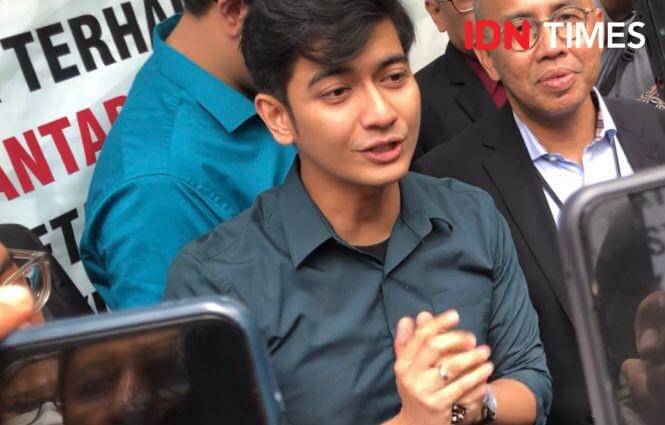 Teuku Ryan di sidang cerai perdana di Pengadilan Agama Jakarta Selatan pada Senin (19/2/2024) (IDN Times/Elizabeth Chiquita)