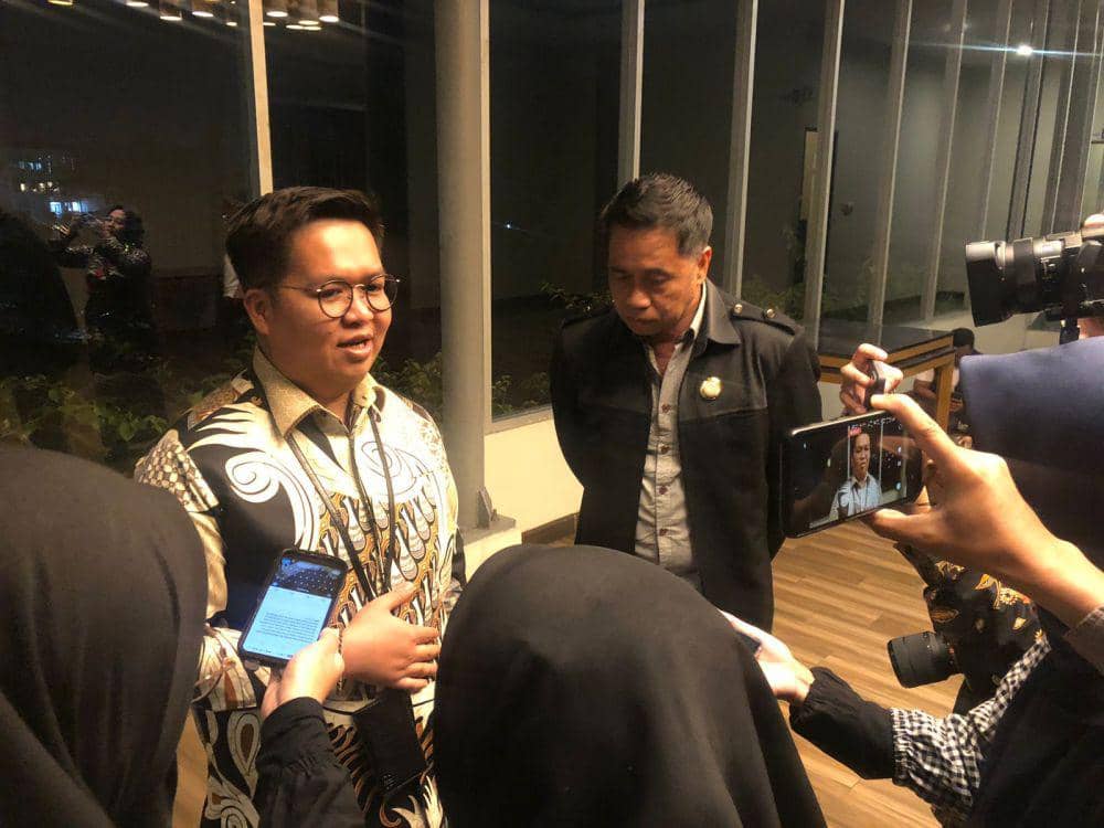 Wakil Bupati Kutai Kartanegara Rendi Solihin meraih penghargaan sebagai tokoh peduli UMKM Acara JMSI Award 2024, Senin (19/2/2024). Foto istimewa