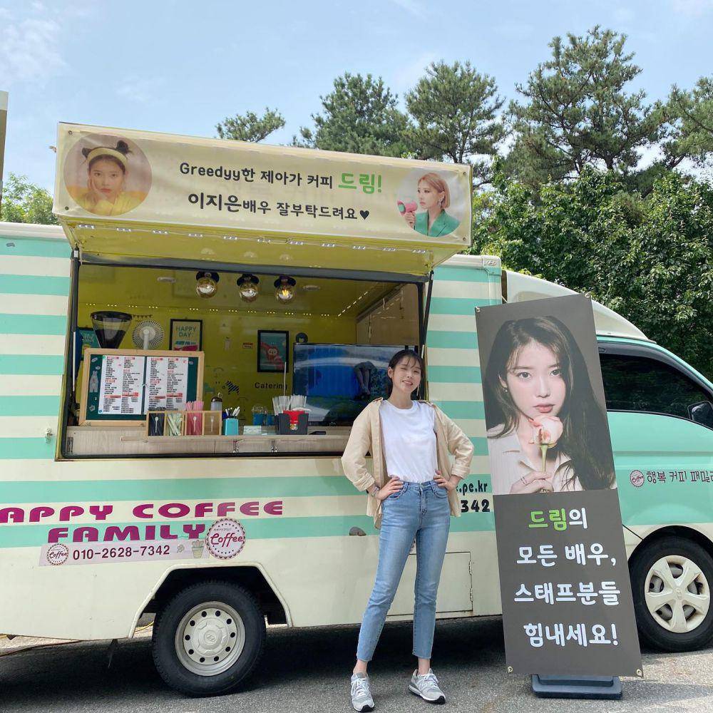 outfit korean style ala IU yang hijab friendly (instagram.com/dlwlrma)