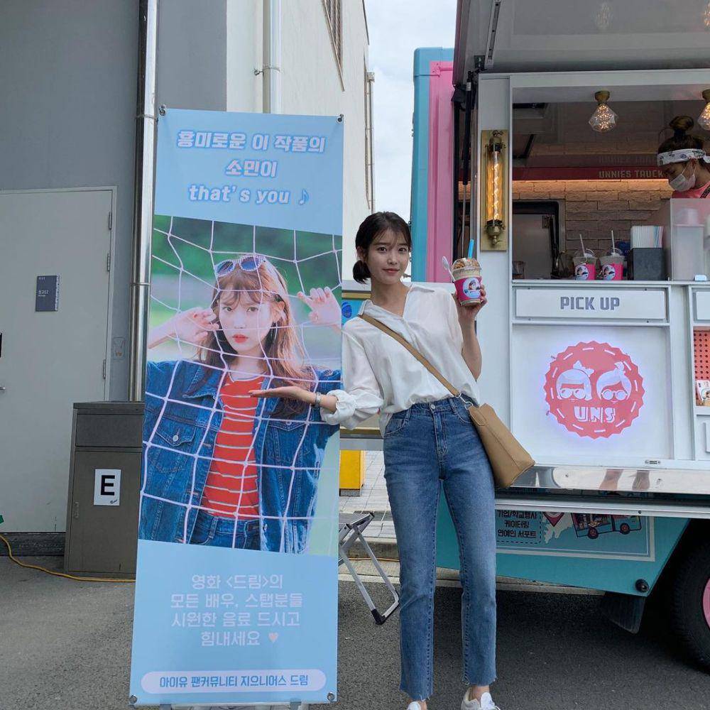 outfit korean style ala IU yang hijab friendly (instagram.com/dlwlrma)