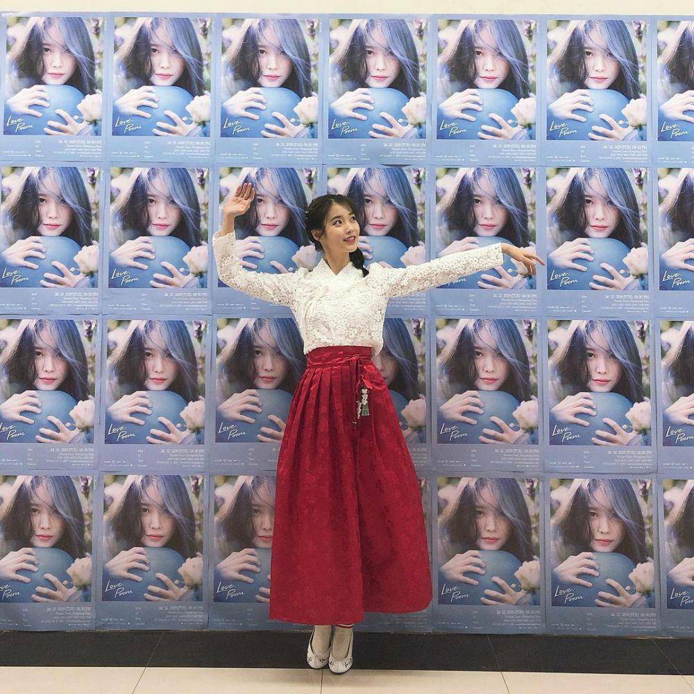 outfit korean style ala IU yang hijab friendly (instagram.com/dlwlrma)