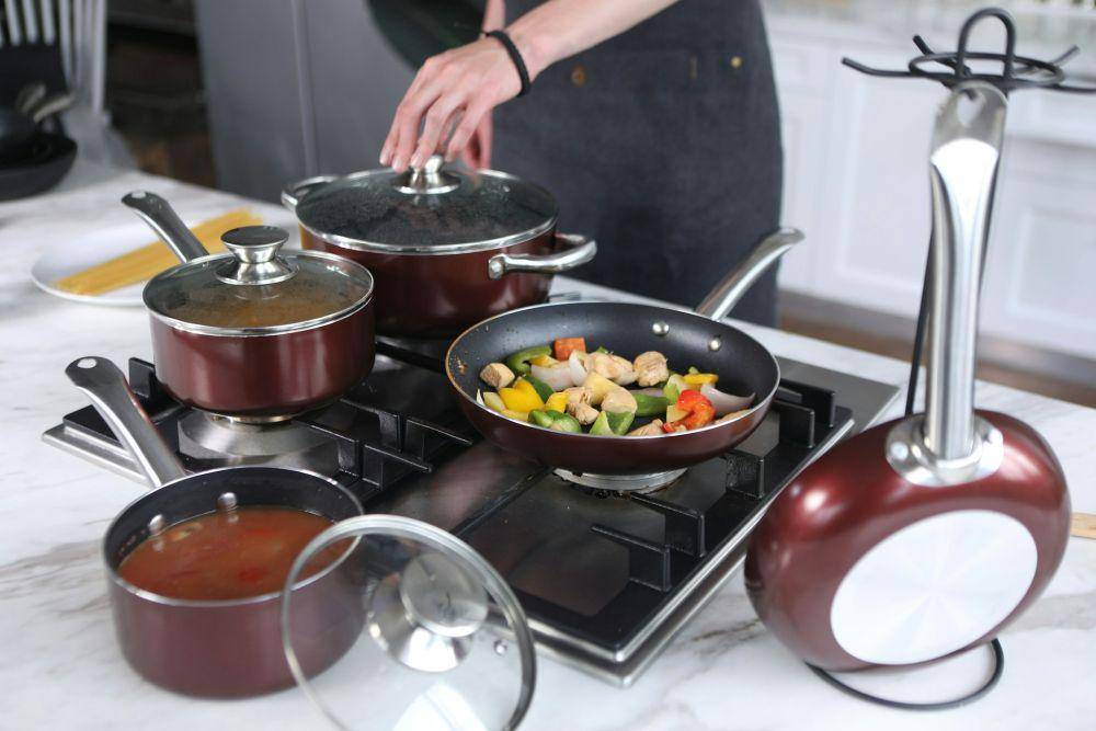 ilustrasi peralatan masak (unsplash.com/cookerking)