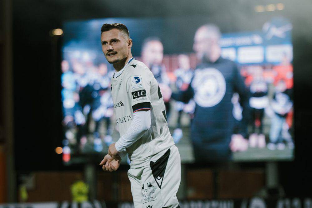 Taulant Xhaka, jebolan akademi FC Basel yang masih bertahan di klub. (instagram.com/fcbasel1893)