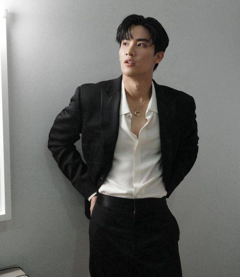 potret Tay Tawan (instagram.com/tawan_v)