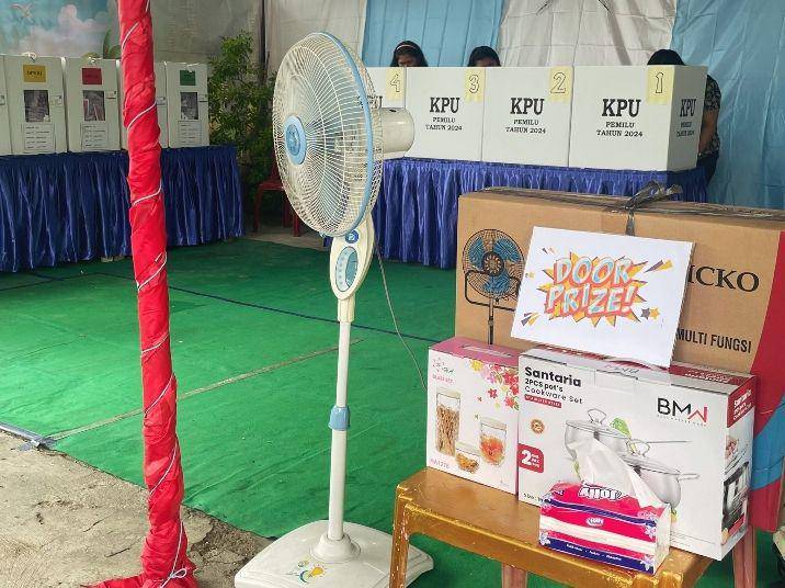 TPS dengan dekorasi unik (twitter.xom/acotenri)