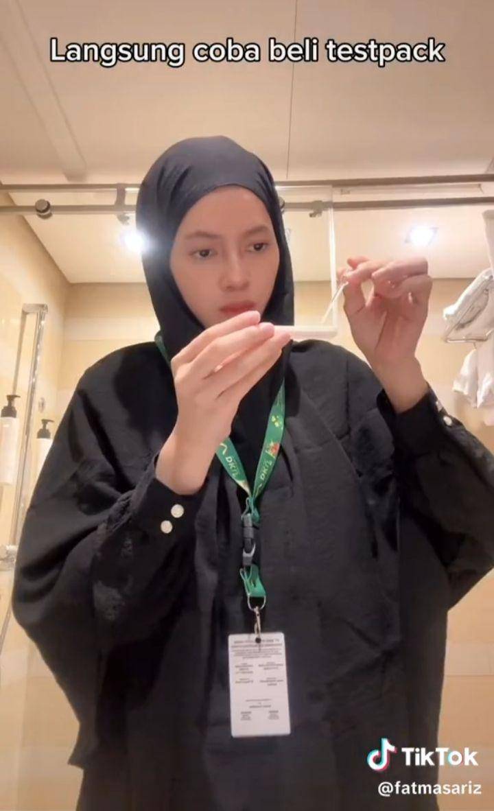 Momen Fatmasari, Istri Alfy Saga Umumkan Kehamilan Kedua Saat Umrah (Tiktok.com/fatmasariz)