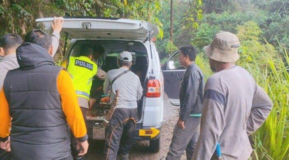 Mobil Sembako Masuk Jurang 100 Meter, Satu Orang Tewas