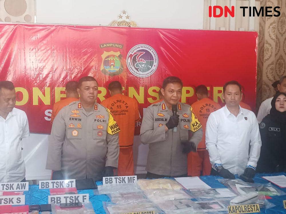 Satresnarkoba Polresta Bandar Lampung tangkap 3 sindikat bandar narkotika. (IDN Times/Tama Yudha Wiguna).