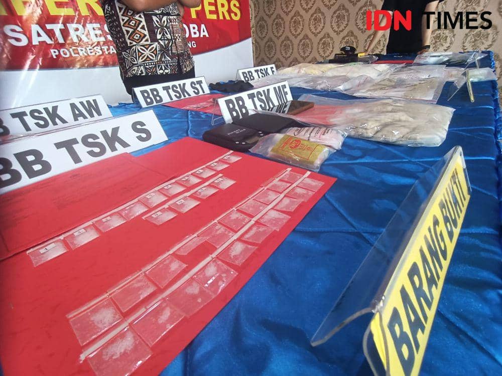 Satresnarkoba Polresta Bandar Lampung tangkap 3 sindikat bandar narkotika. (IDN Times/Tama Yudha Wiguna).