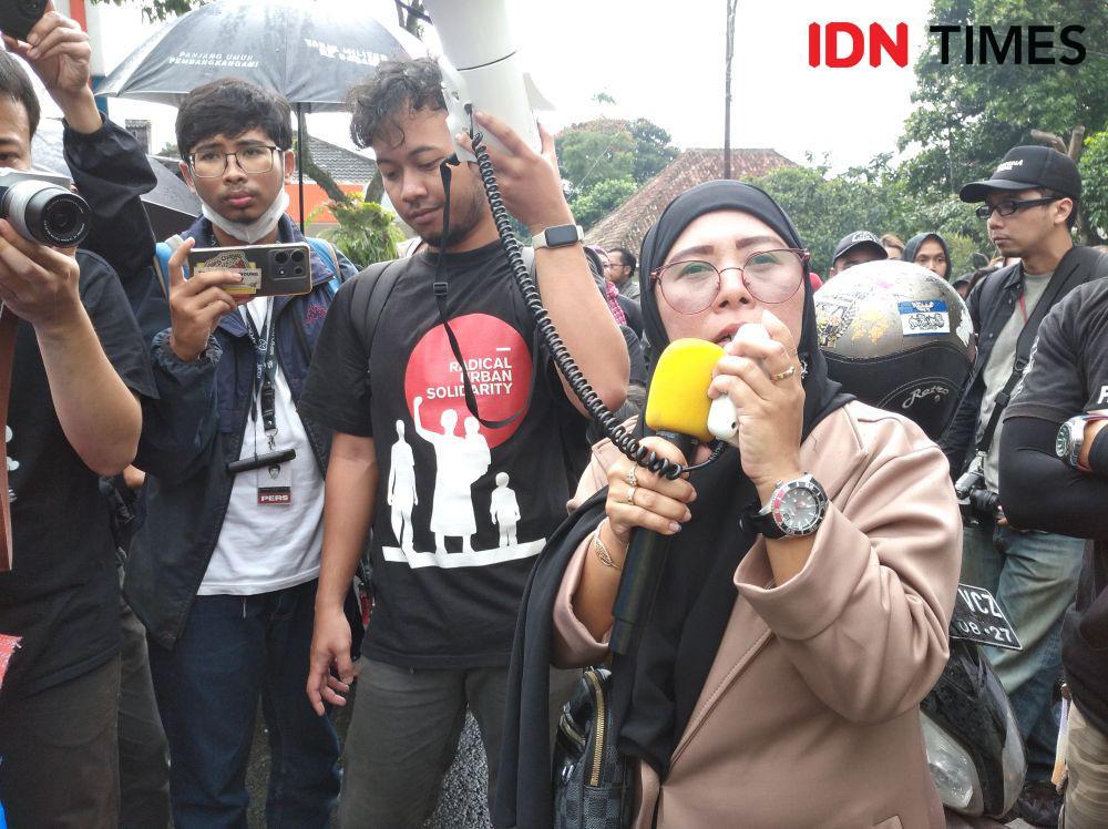 Ratusan Warga Dago Elos Gruduk Pengadilan Negeri Bandung
