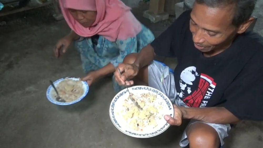 Beras Mahal, Warga Ngawi Terpaksa Konsumsi Nasi Campur Tiwul
