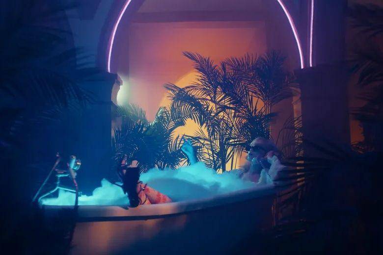 cuplikan MV EASY LE SSERAFIM (youtube.com/HYBE Labels)