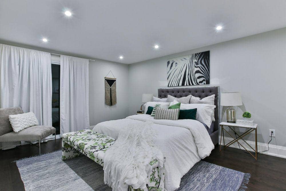 Inspirasi penggunaan bench di kamar tidur (unsplash.com/Lotus Design N Print)