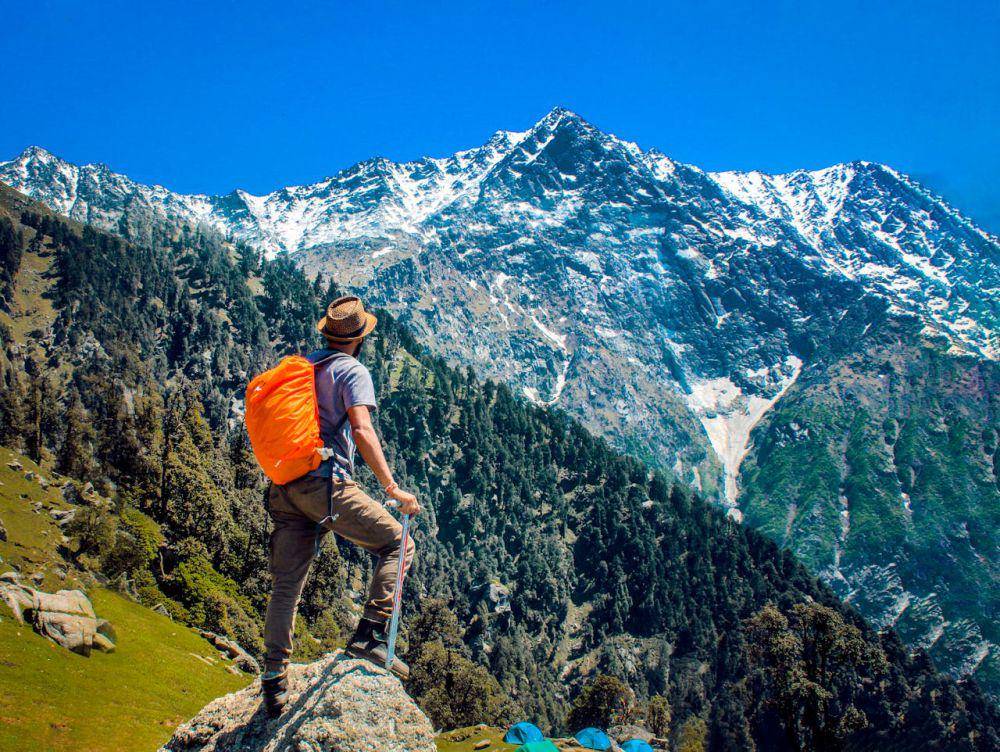 ilustrasi hiking (pexels.com/DreamLens Production)