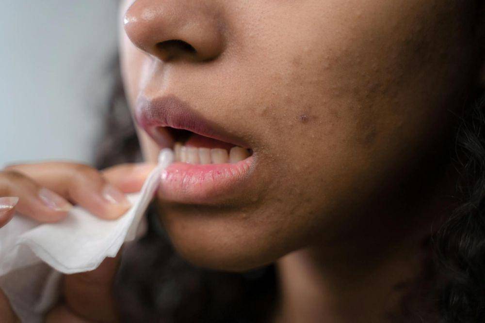 ilustrasi membersihkan lipstik (pexels.com/Ron Lach)
