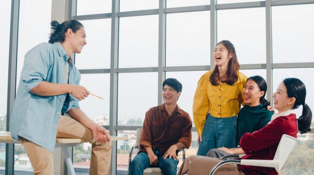 ilustrasi memperluas jaringan dan koneksi (freepik.com/tirachardz)