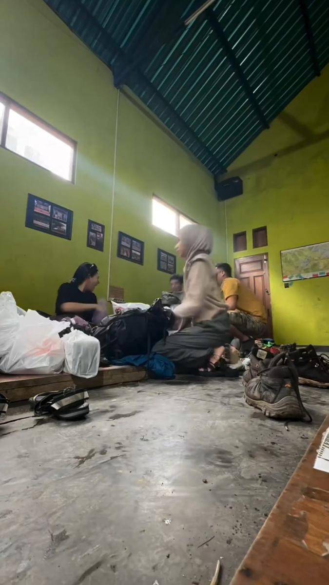 potret Wendy Walters mendaki Gunung Sumbing (instagram.com/wendywalters)