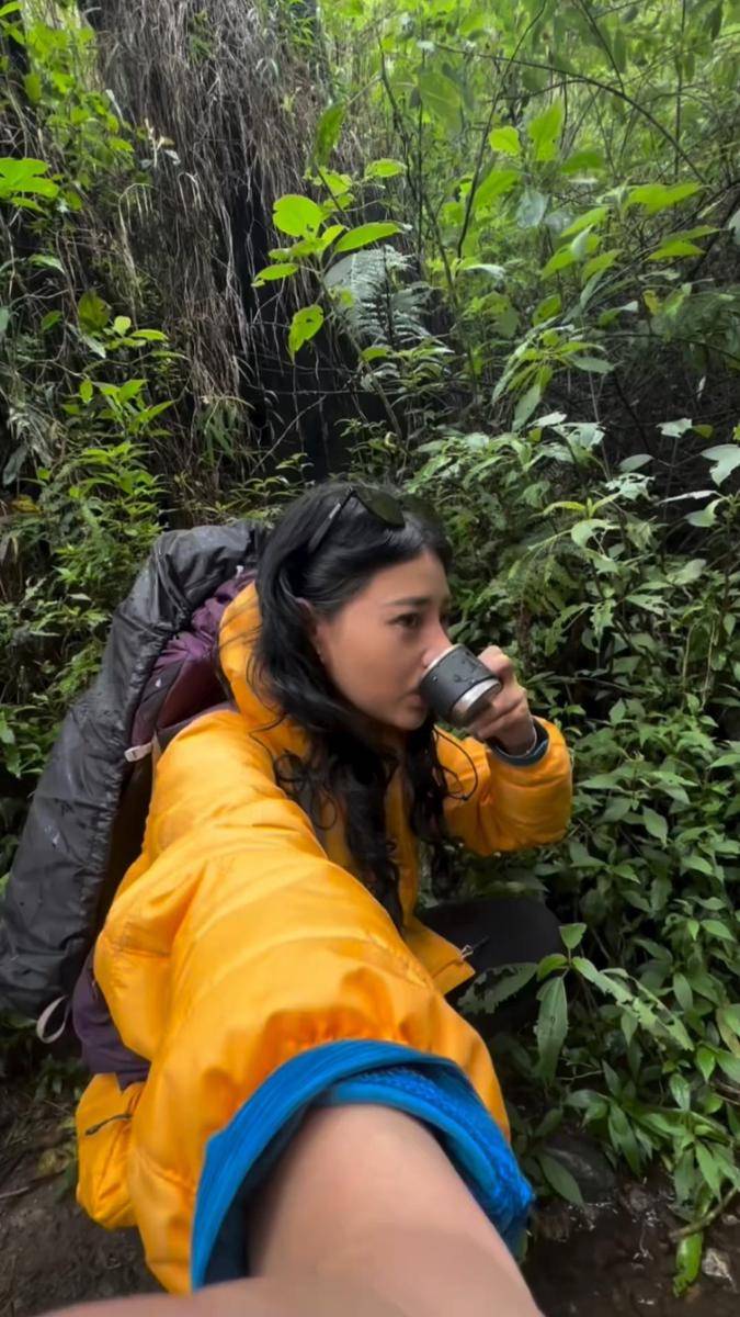 potret Wendy Walters mendaki Gunung Sumbing (instagram.com/wendywalters)