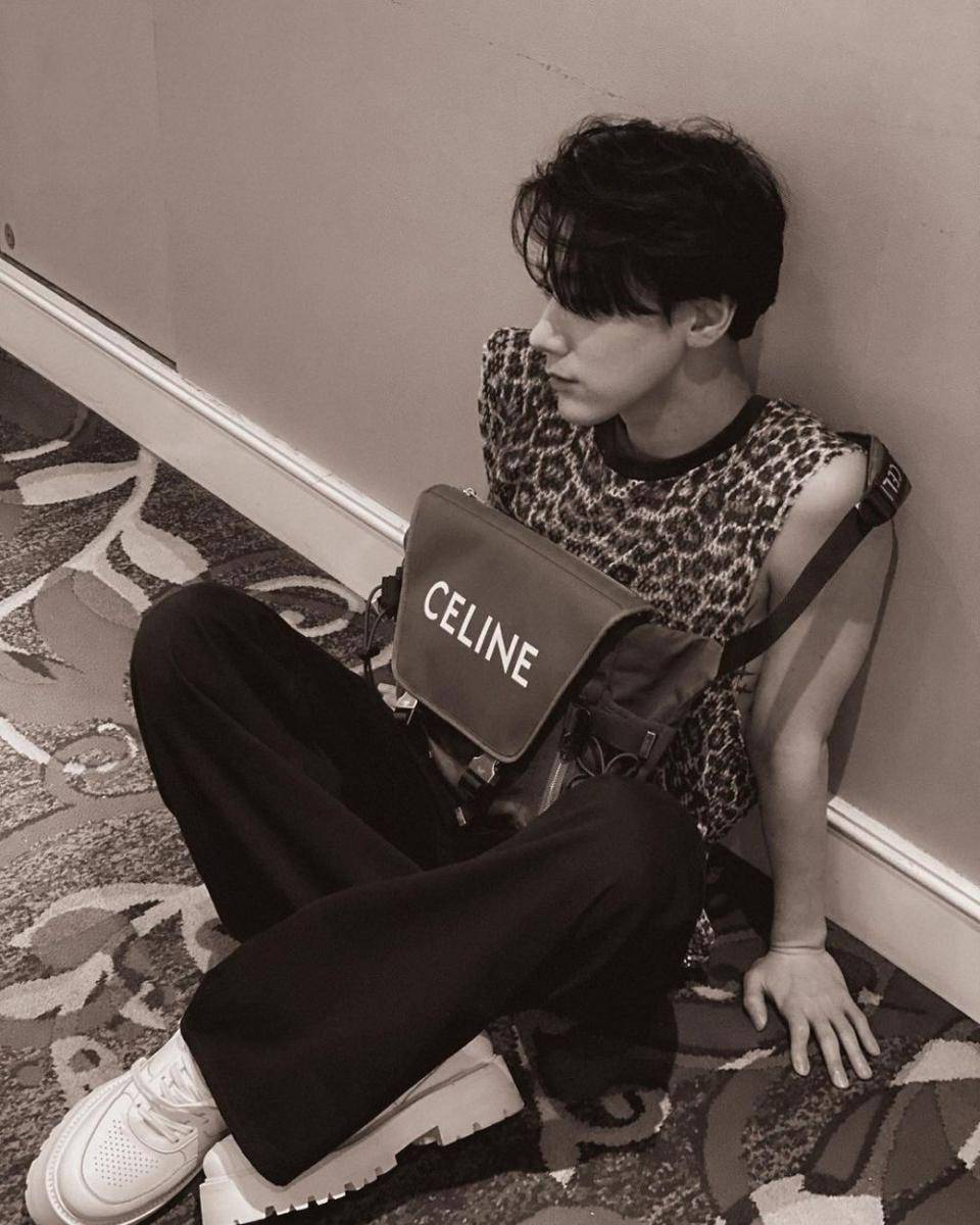 sleeveless top ala Ten WayV (instagram.com/tenlee_1001)