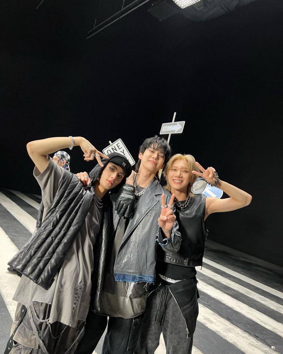 sleeveless top ala Ten WayV (instagram.com/tenlee_1001)