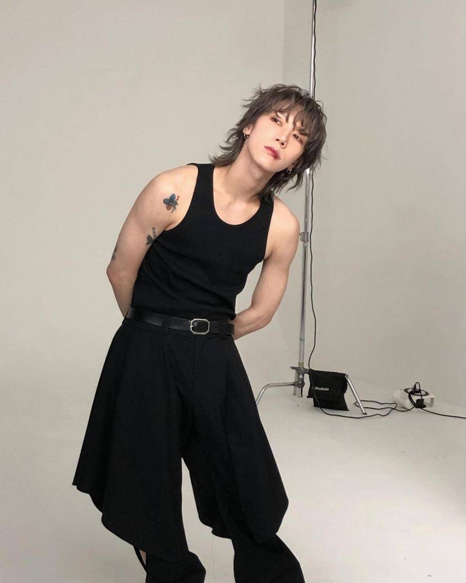 sleeveless top ala Ten WayV (instagram.com/wayvofficial)