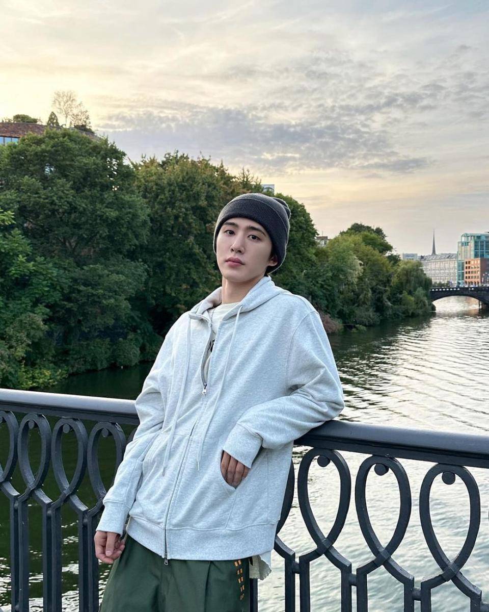 B.I (instagram.com/shxxbi131)