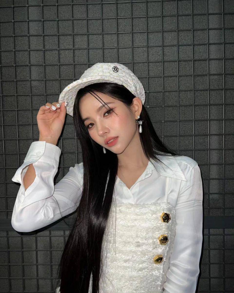 Soyeon (G)I-DLE (instagram.com/tiny.pretty.j)