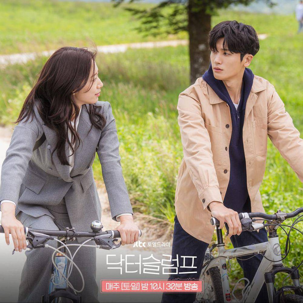 Nam Ha Neul (Park Shin Hye) dan Yeo Jeong Woo (Park Hyung Sik) di drakor Doctor Slump (instagram.com/jtbcdrama)