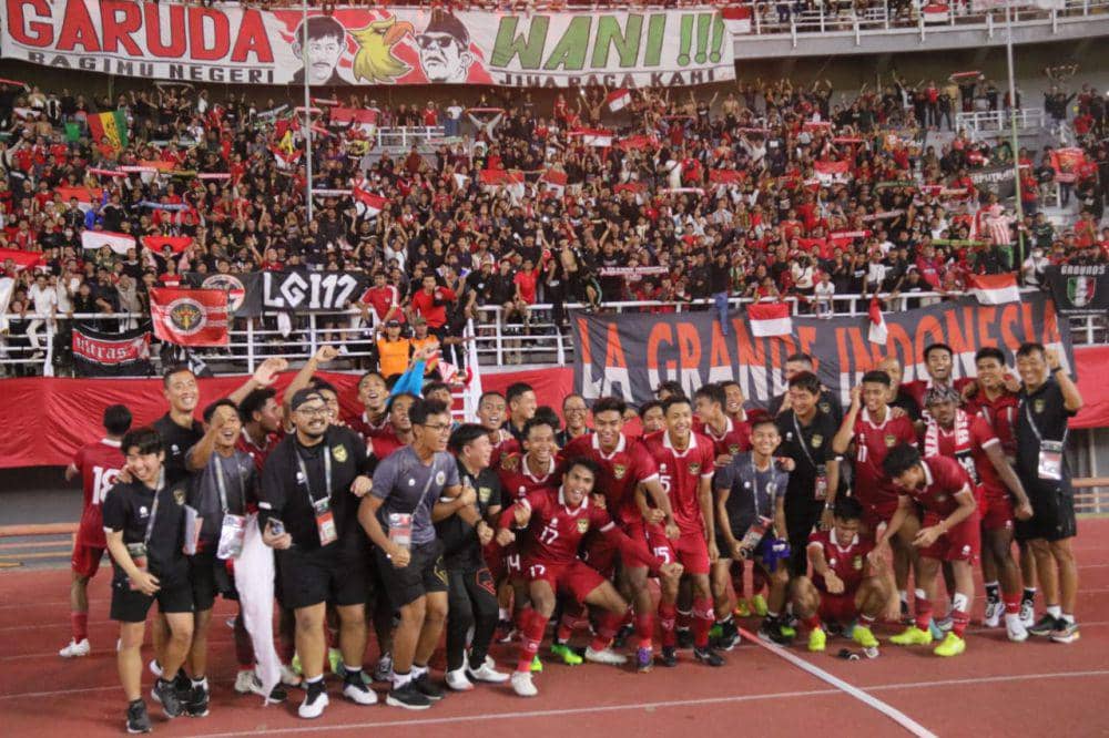 Timnas Indonesia U-20 saat merayakan lolos ke Piala Asia U-20 2023. (kominfo.jatimprov.go.id/Herlambang)