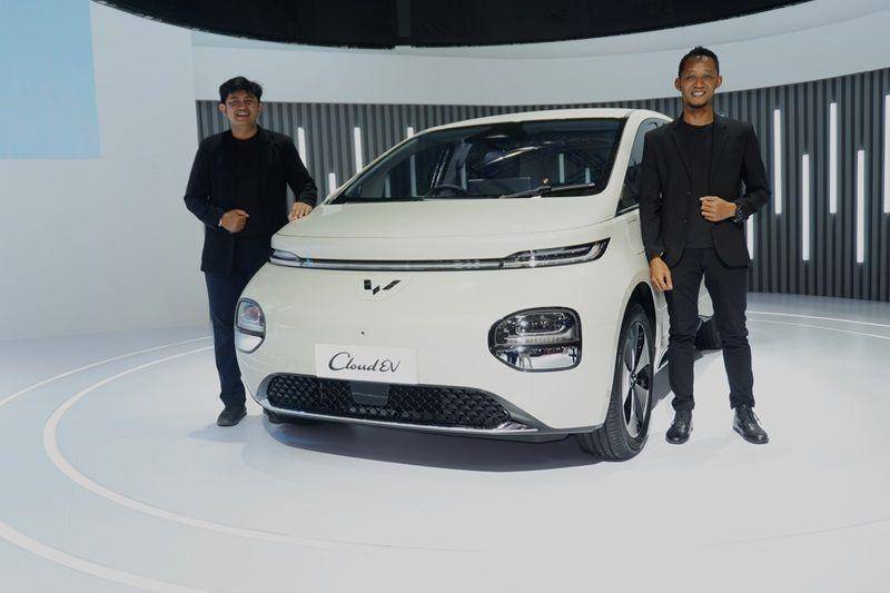 Wuling Cloud EV mengambil filosofi dari 'awan' dengan menghadirkan impresi eksterior yang dinamis dan ringan serta dipadukan dengan kabin yang luas dan berkelas (dok. Istimewa)