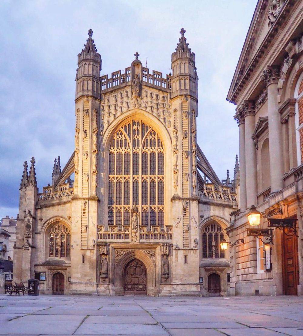 Bath Abbey, objek wisata di Kota Bath (instagram.com/cat_thomson)