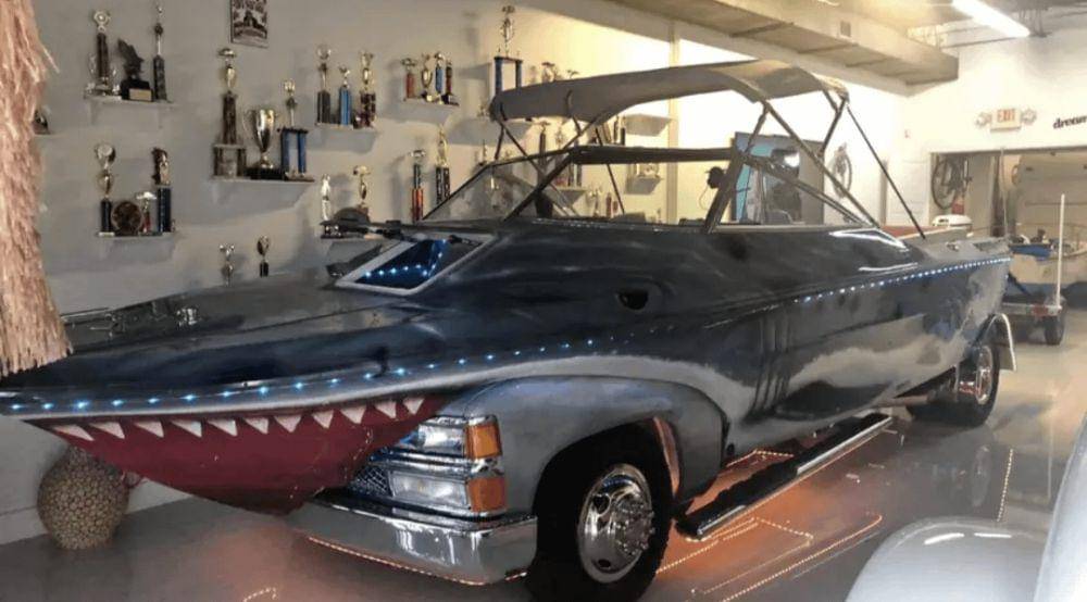 potret objek bentuk ikan hiu nyentrik (reddit.com/user/swiftsword2786)