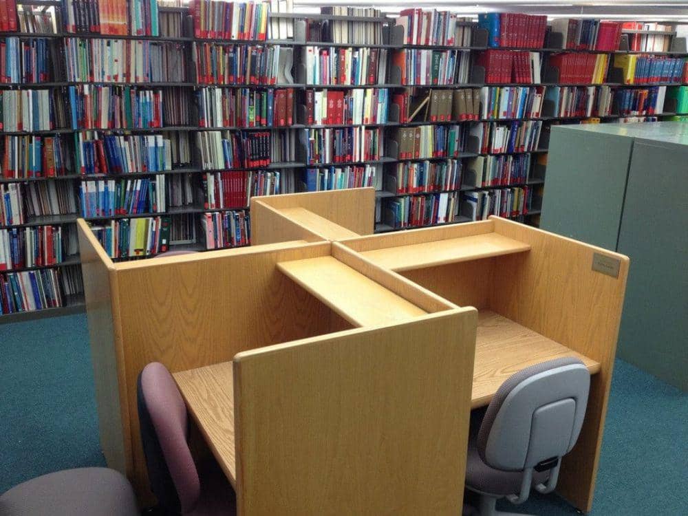 momen kocak di perpustakaan (reddit.com/user/protectyaneck36)