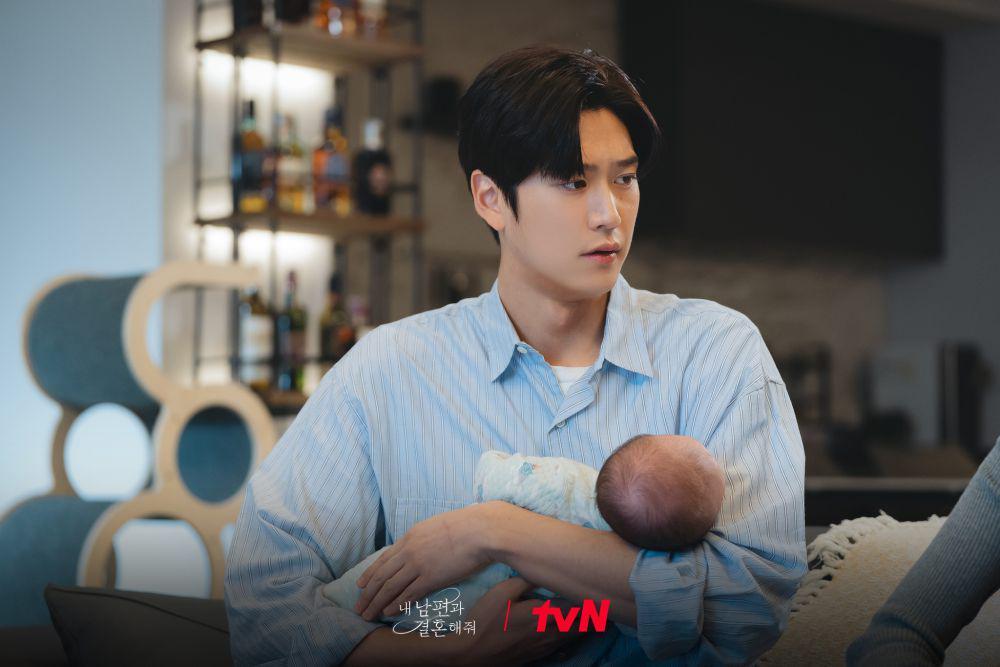 5 Bukti Yoo Ji Hyuk Marry My Husband adalah Suami dan Ayah Idaman