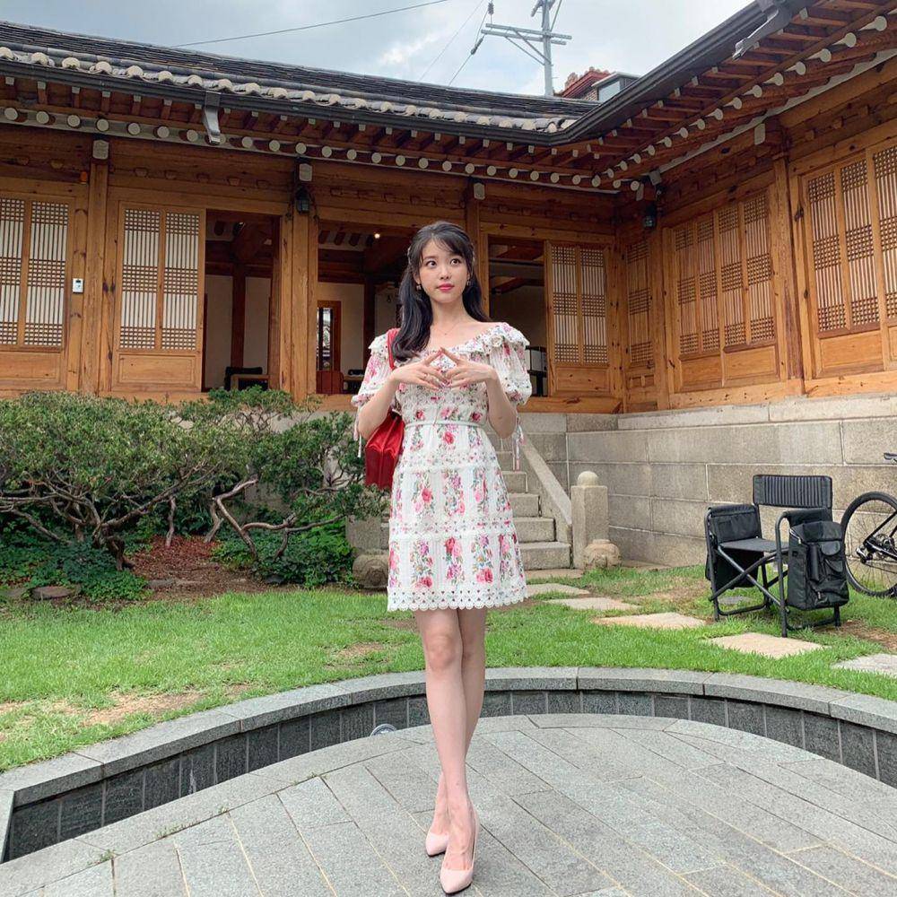 tips styling ootd chic ala artis Korea Selatan (instagram.com/dlwlrma)