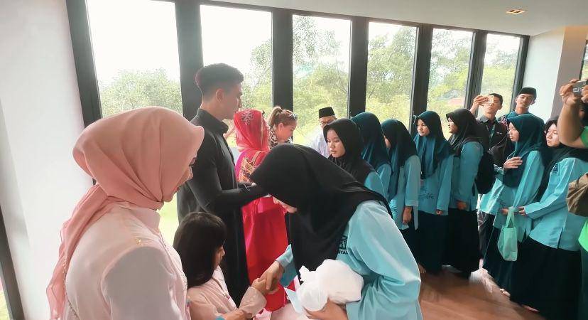potret Verrell Bramasta gelar syukuran rumah baru di kawasan Sentul (youtube.com/BramastaVerrell)
