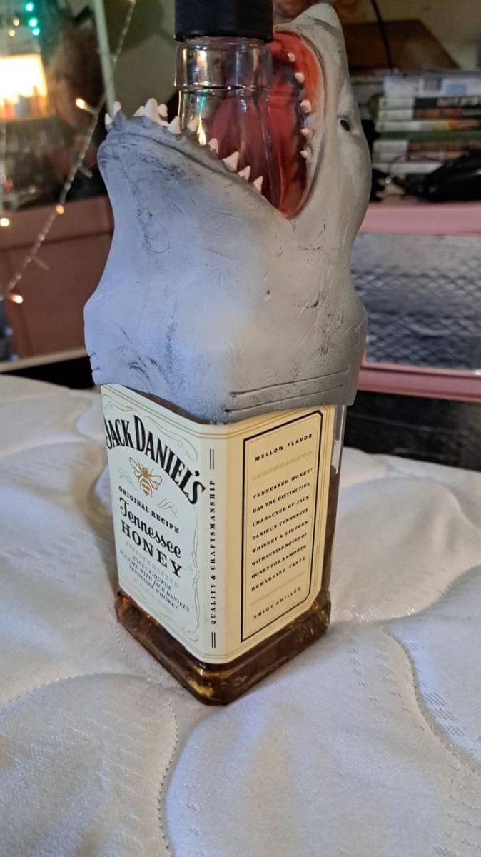 potret objek bentuk ikan hiu nyentrik (reddit.com/user/Glum-Engineering469)