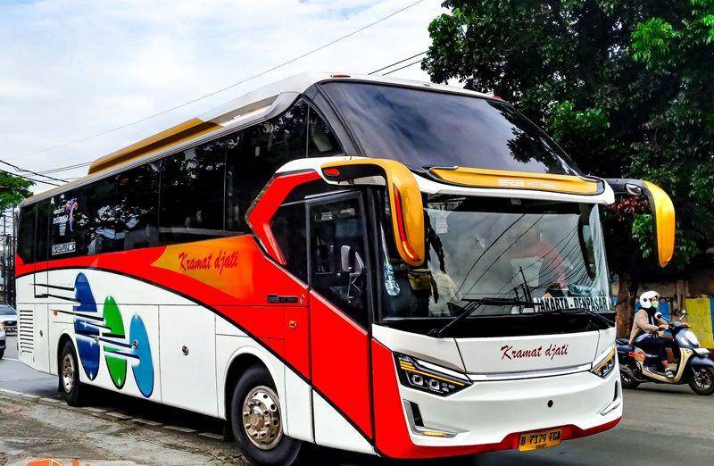Armada bus Kramat Djati (twitter.com/SinatriaNur_Muh)