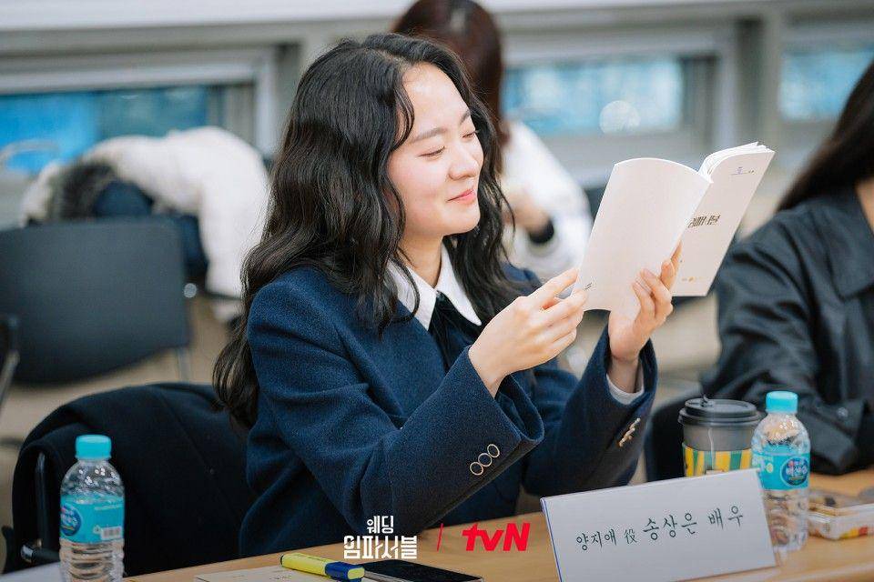 Song Sang Eun saat pembacaan naskah drakor Wedding Impossible (dok. tvN/Wedding Impossible)