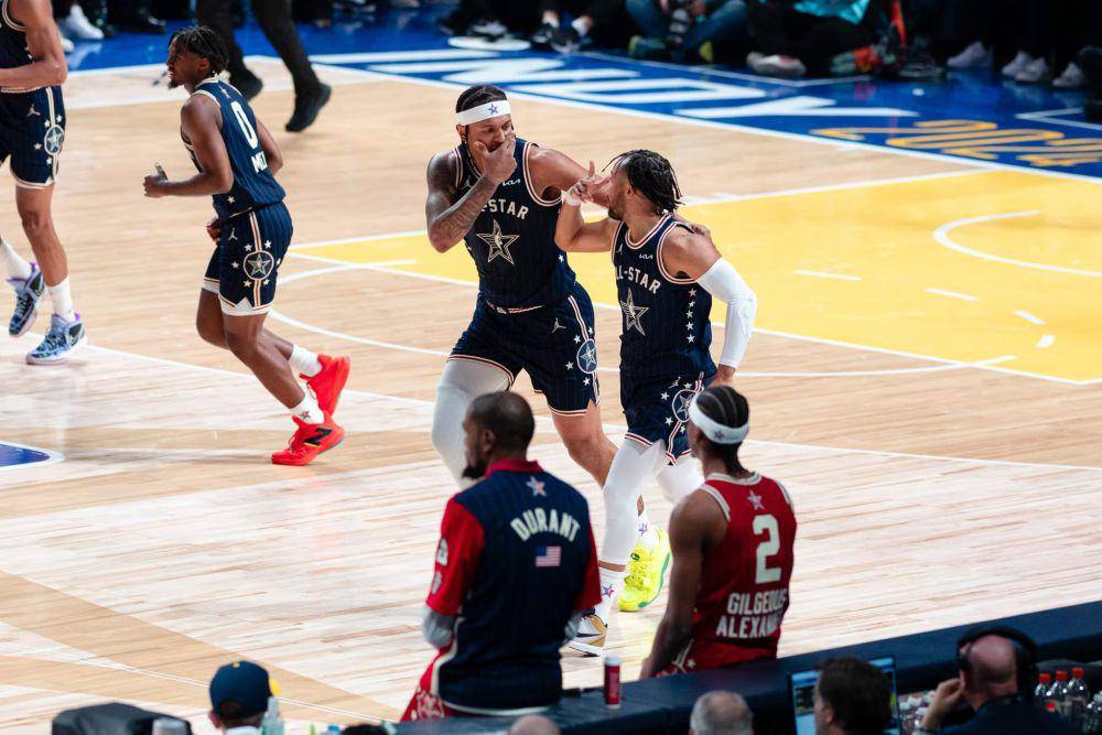 Paolo Banchero dan Jalen Brunson (nba.com)