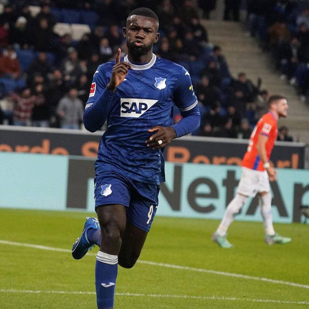 Ihlas Bebou (instagram.com/ihlas)