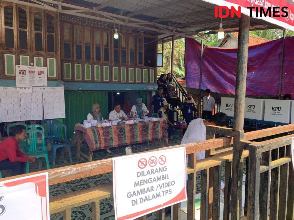 (Warga di Desa Muara Teladan Kecamatan Sekayu saat mengikuti PSU di TPS 05) IDN Times/Yuliani
