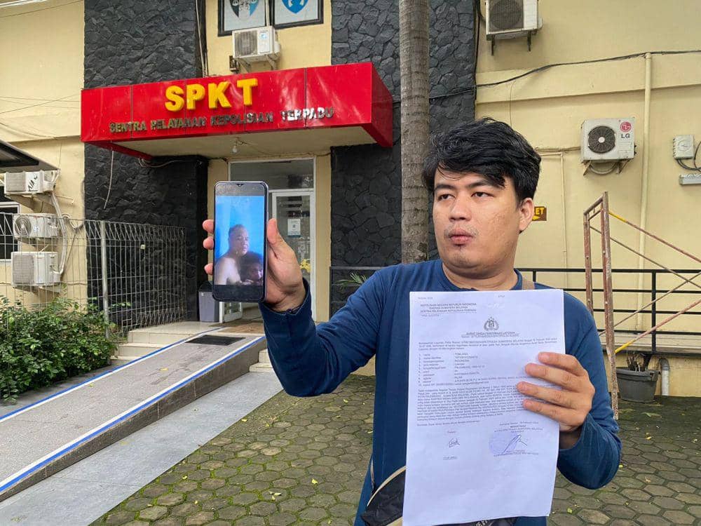 Tom Jaka melaporkan perselingkuhan istrinya ke Polda Sumsel (Dok: istimewa)