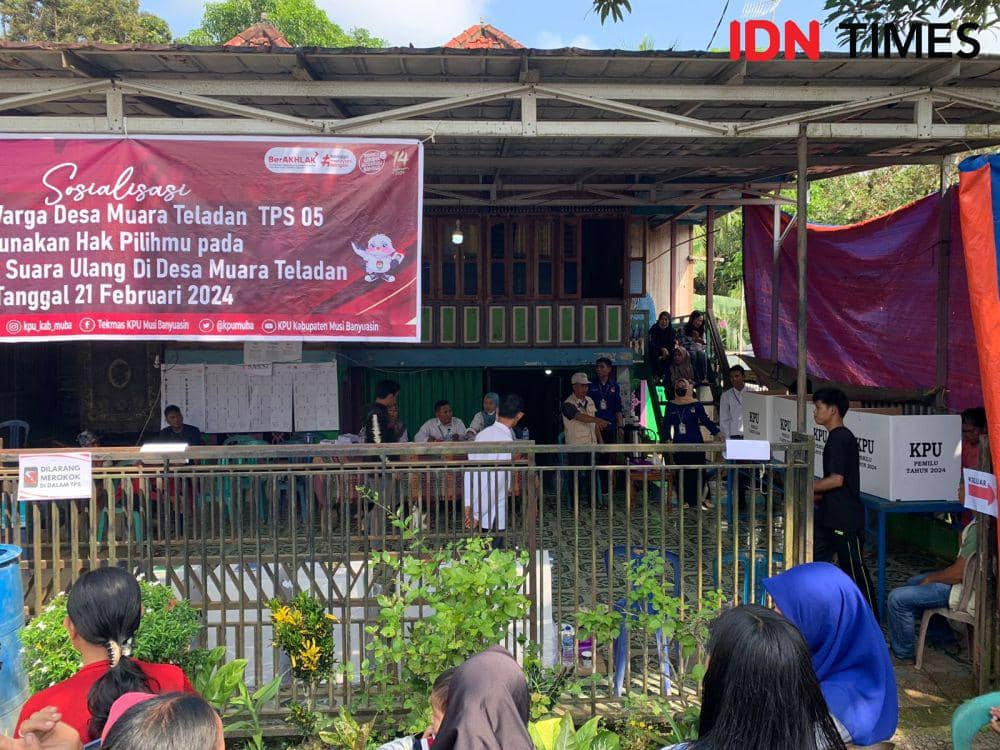 (Warga di Desa Muara Teladan Kecamatan Sekayu saat mengikuti PSU di TPS 05) IDN Times/Yuliani