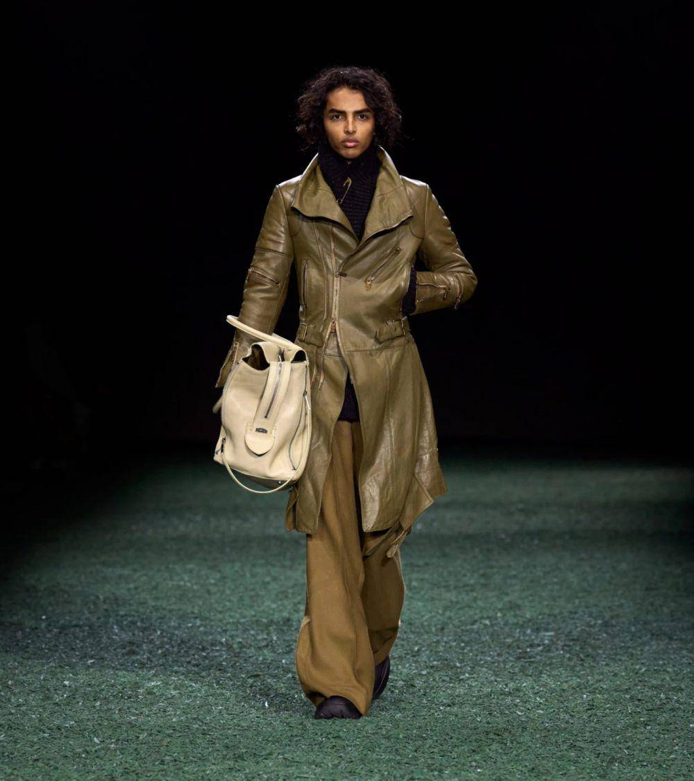 Burberry Winter '24 collection di London Fashion Week 2024 (dok. Burberry)
