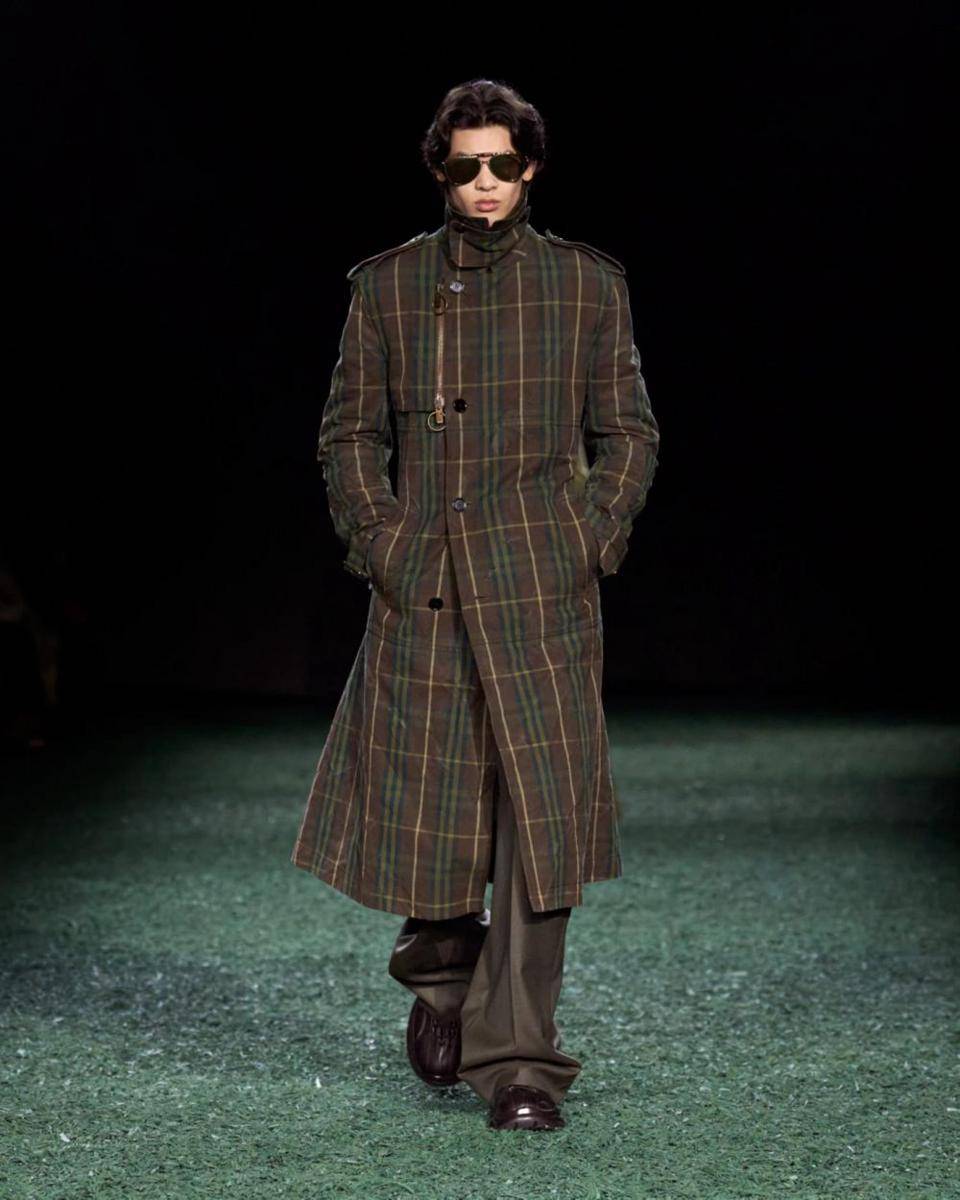 Burberry Winter '24 collection di London Fashion Week 2024 (dok. Burberry)